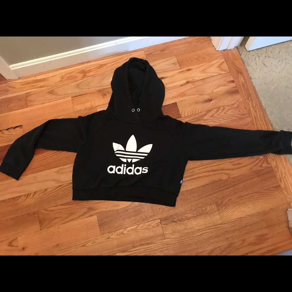 Crop adidas sweatshirt